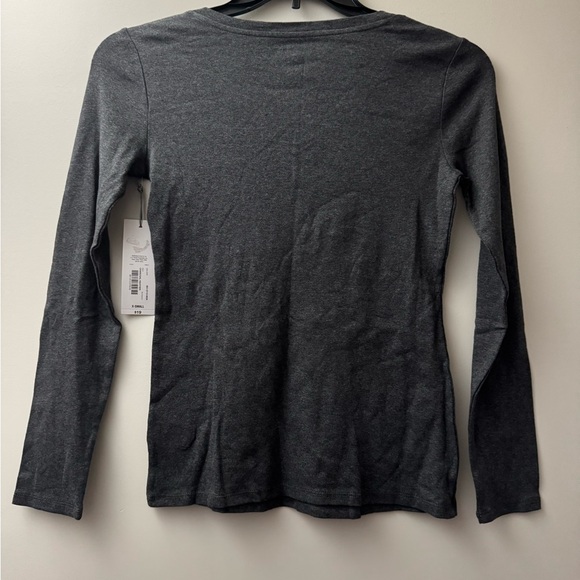 Liz Claiborne Gray Fitted Long Sleeve Tee - Picture 3 of 3